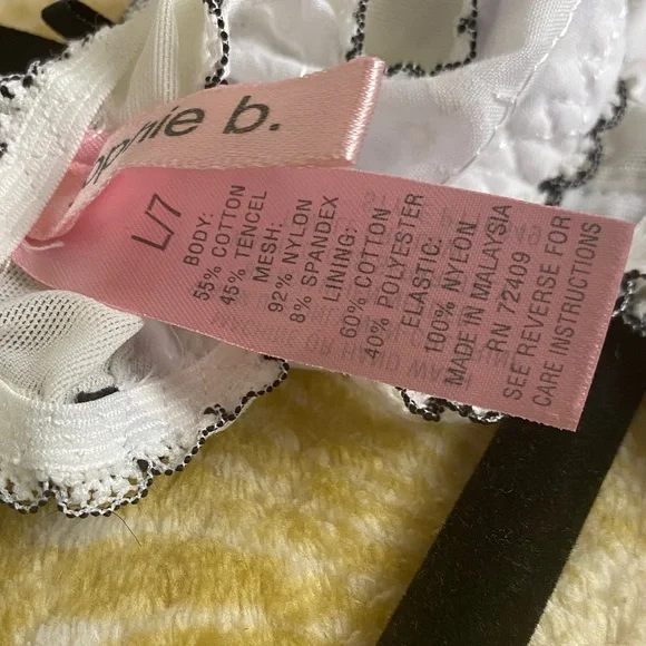 NWOT Sophie B. White Chemise with Black Accents - Picture 3 of 6